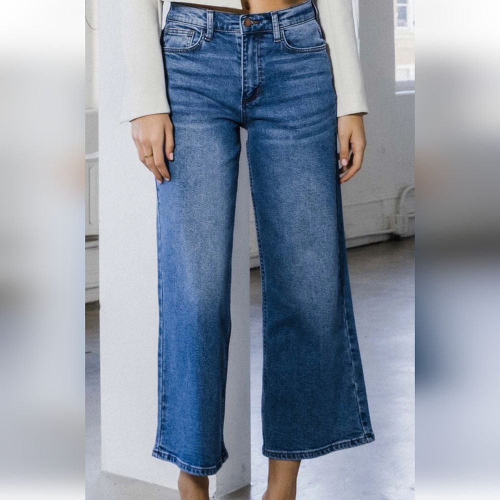 CLEARANCE NWT Vibrant Jeans